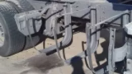 Пескоструйная очистка рамы тягача Пескоструйная очистка рамы тягача